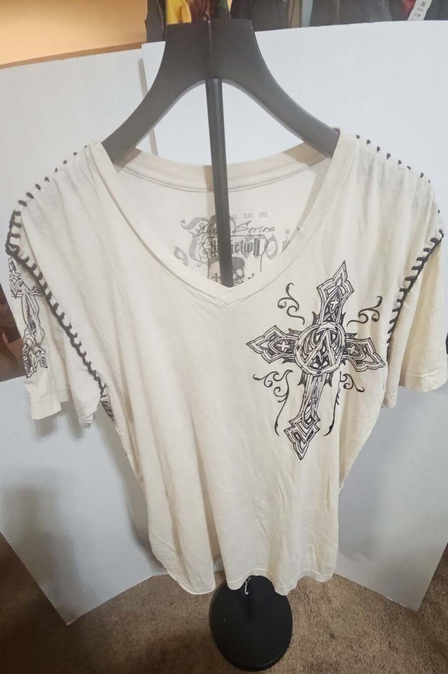 Affliction Chaos Series Vengeance T-Shirt Size L Cream Cross Wings